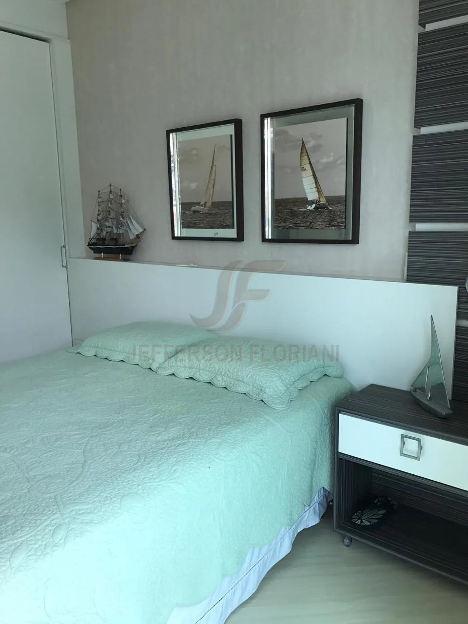 Resort Frente Mar em Meia Praia com 4 suítes