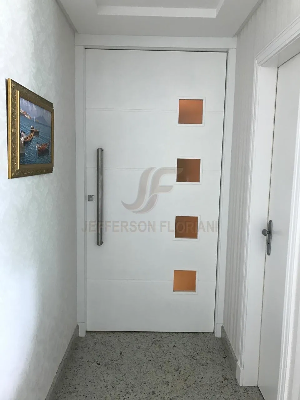Resort Frente Mar em Meia Praia com 4 suítes