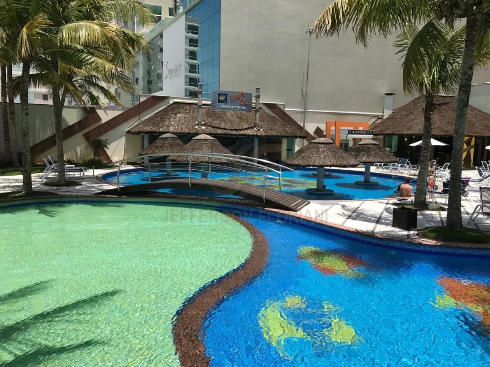 Resort Frente Mar em Meia Praia com 4 suítes