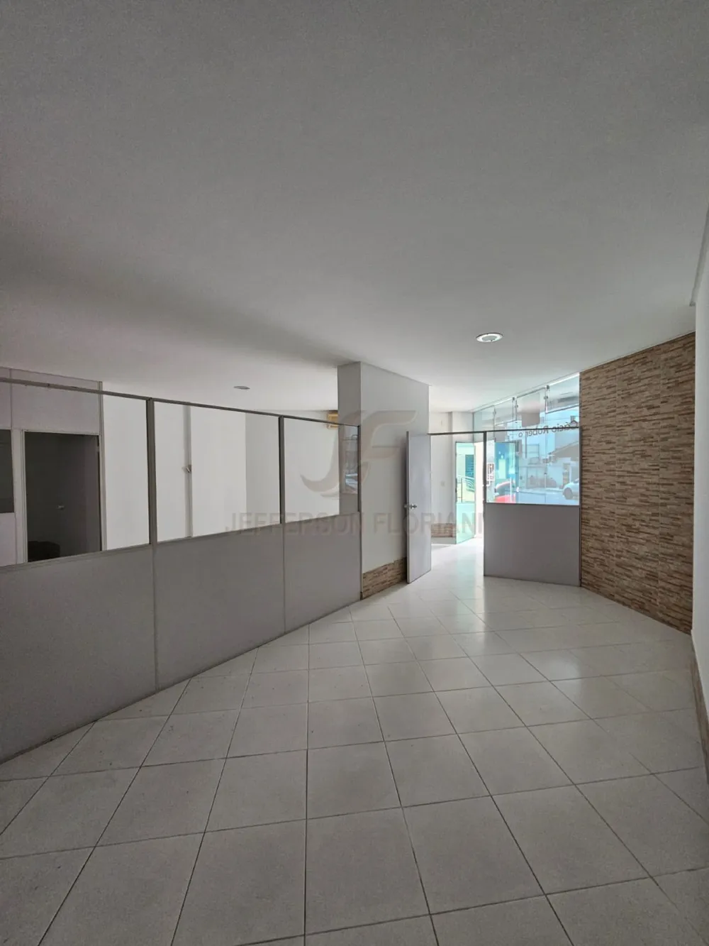 Sala comercial para Locação Anual no bairro Centro em Balneário Camboriú