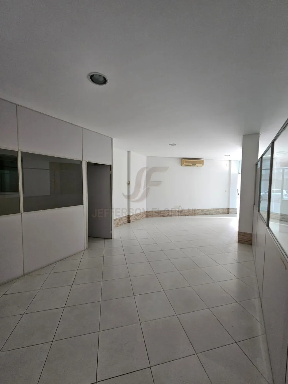 Sala comercial para Locação Anual no bairro Centro em Balneário Camboriú