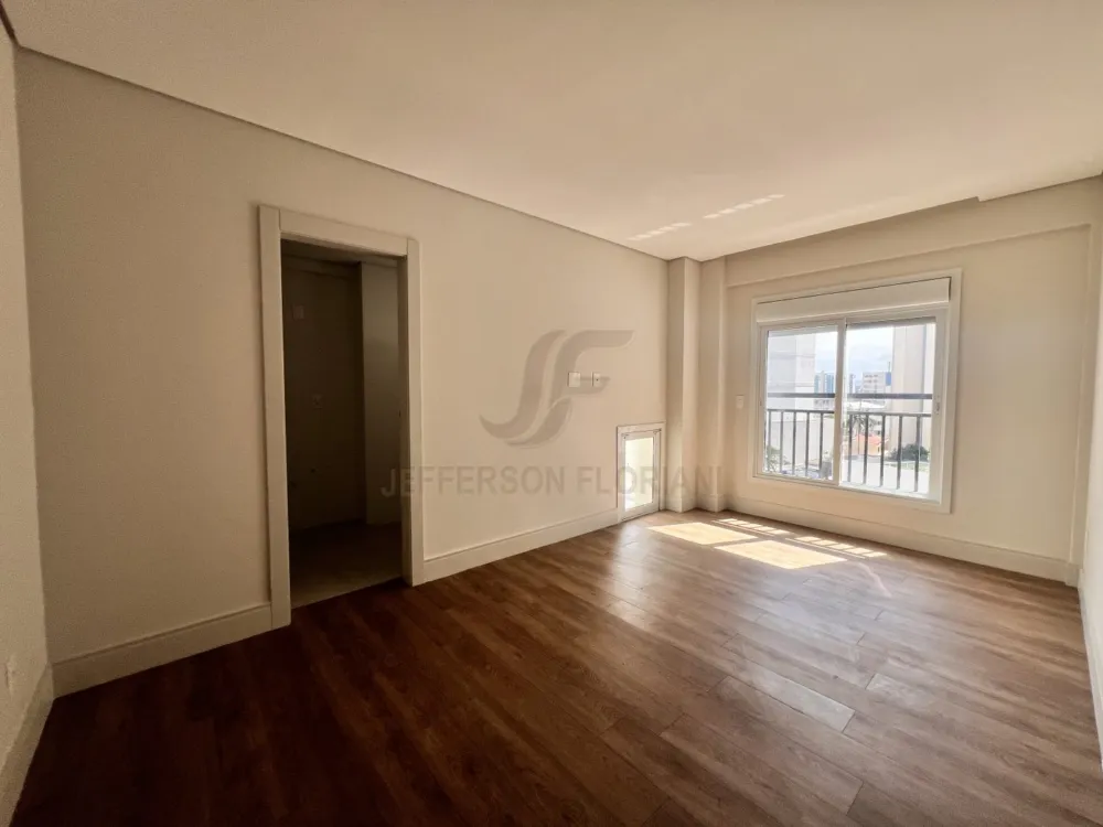 Novo Rua Lauro Muller com 2 Suítes + 2 Demi Suítes 3 vagas