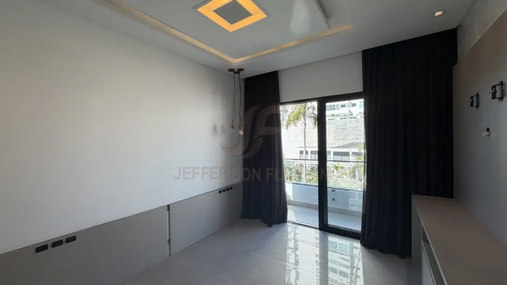 Casa Cond Porto Riviera com 4 Suítes, Elevador, Piscina
