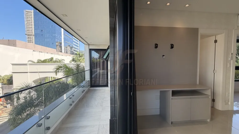 Casa Cond Porto Riviera com 4 Suítes, Elevador, Piscina