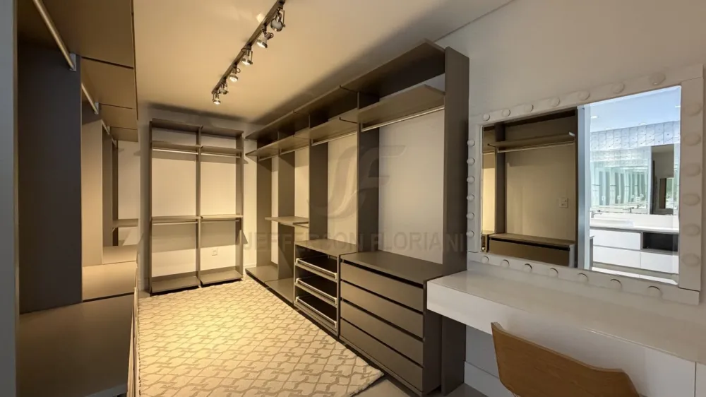 Casa Cond Porto Riviera com 4 Suítes, Elevador, Piscina