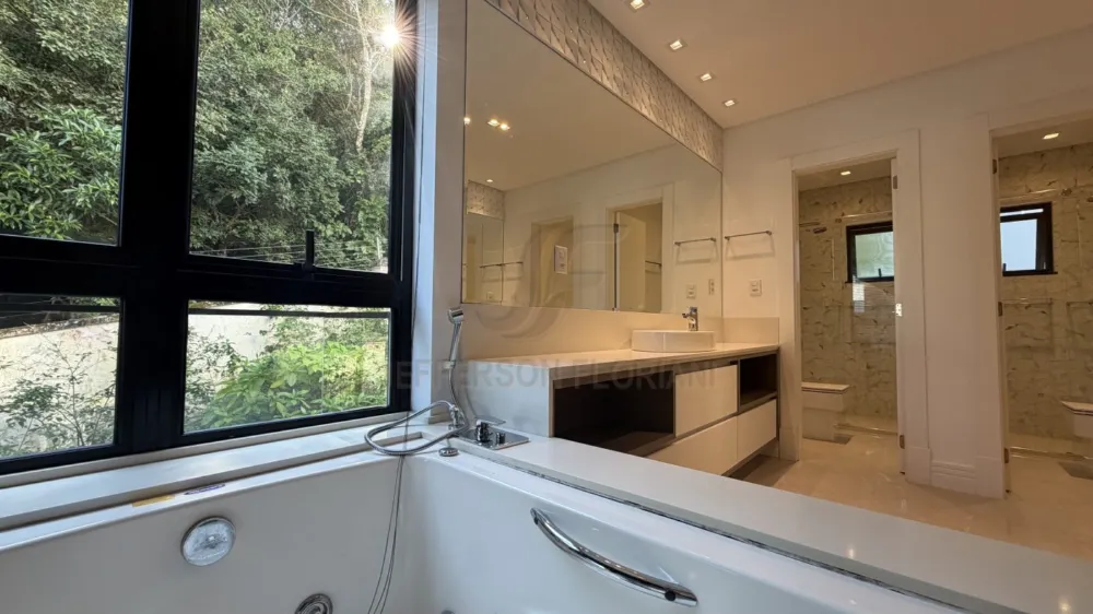 Casa Cond Porto Riviera com 4 Suítes, Elevador, Piscina