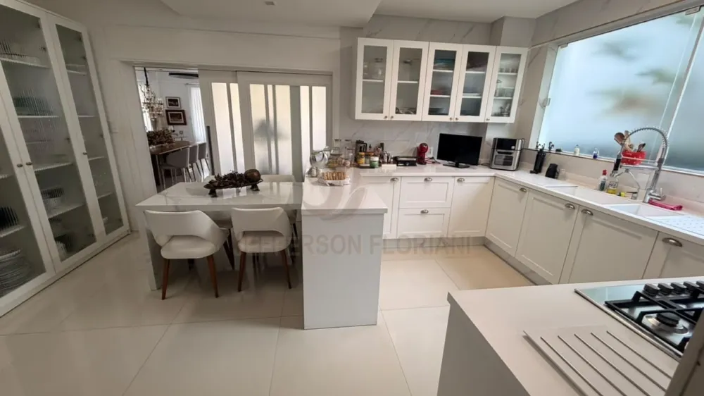 Linda Mansao Cond Porto Riviera Praia Brava com 6 Dormitórios
