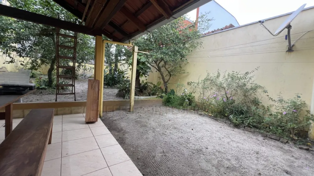 Seu lar em Canto Grande, Casa a poucos metros do Mar 