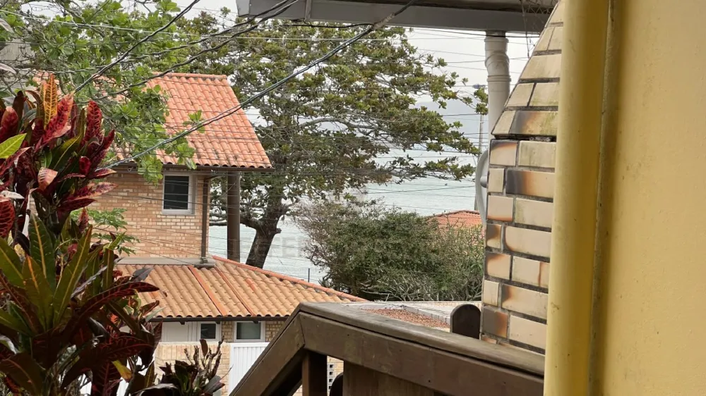 Seu lar em Canto Grande, Casa a poucos metros do Mar 