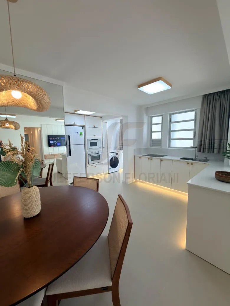 Apartamento QUADRA MAR em Balneário Camboriú 1 Suíte + 1 Dormitório