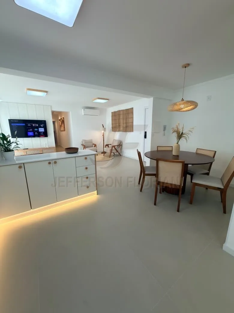 Apartamento QUADRA MAR em Balneário Camboriú 1 Suíte + 1 Dormitório