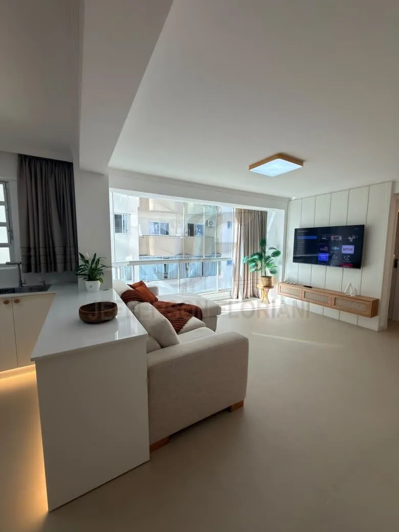 Apartamento QUADRA MAR em Balneário Camboriú 1 Suíte + 1 Dormitório