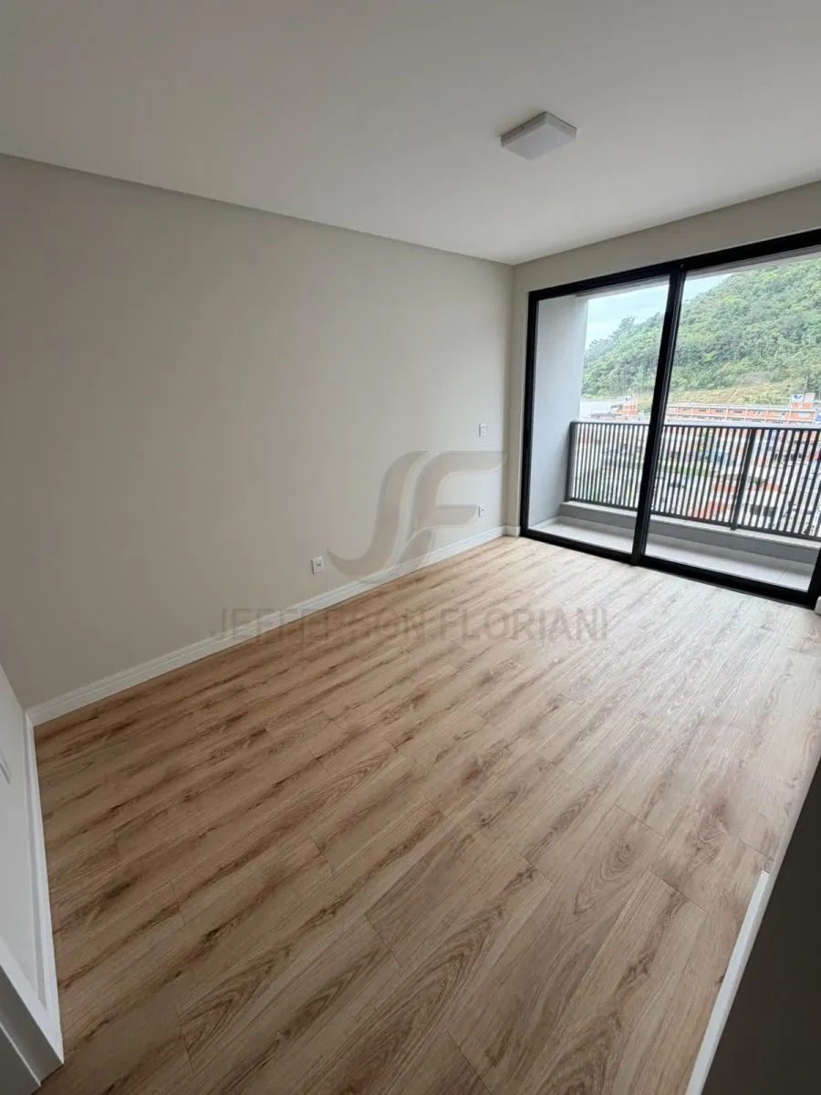 LOCAÇÃO NO CENTRO 1 SUÍTE + 1 DORMITÓRIO MOBILIADO NOVO