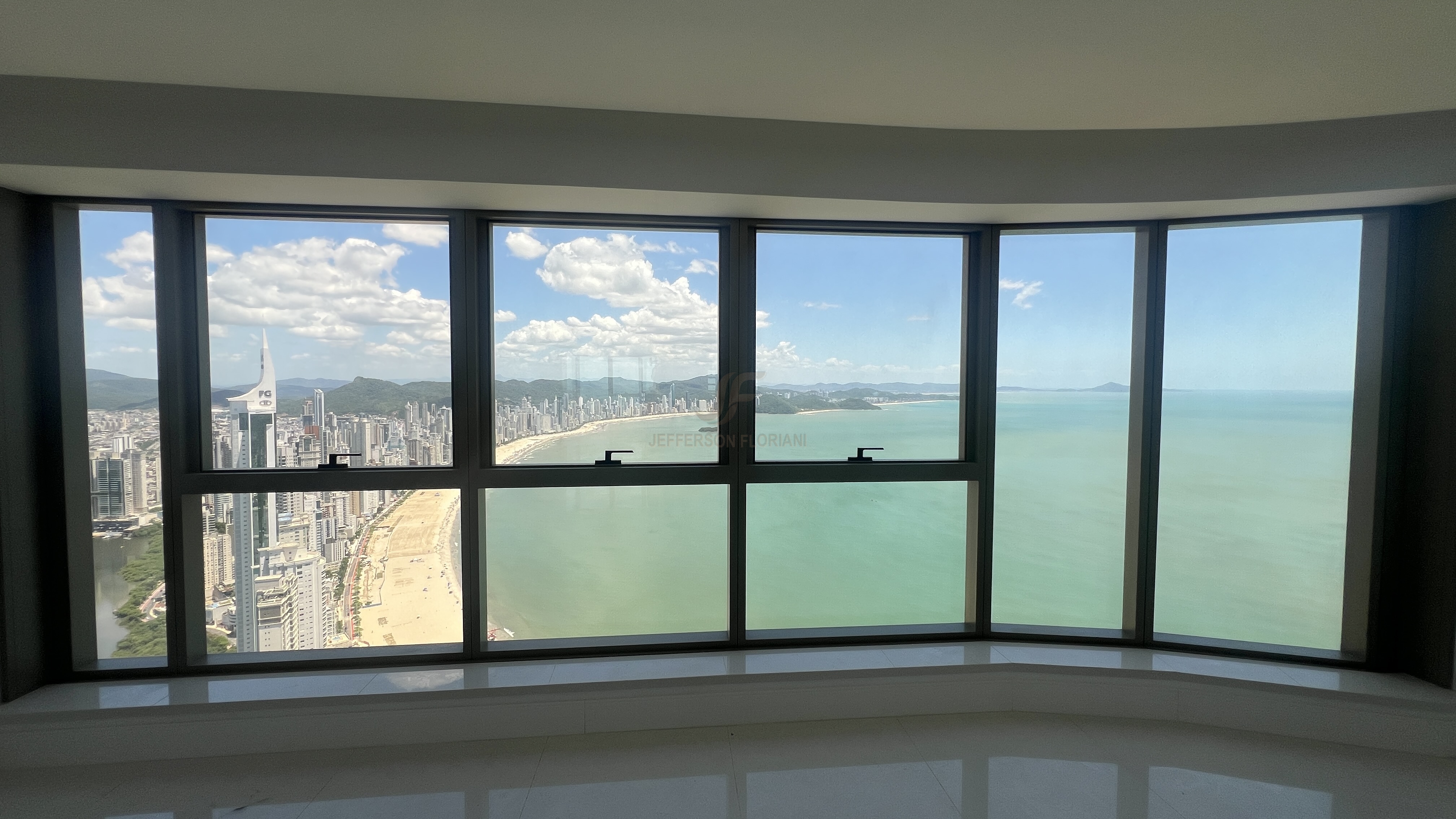 Apartamento 4 suítes para Venda no bairro Centro em Balneário Camboriú