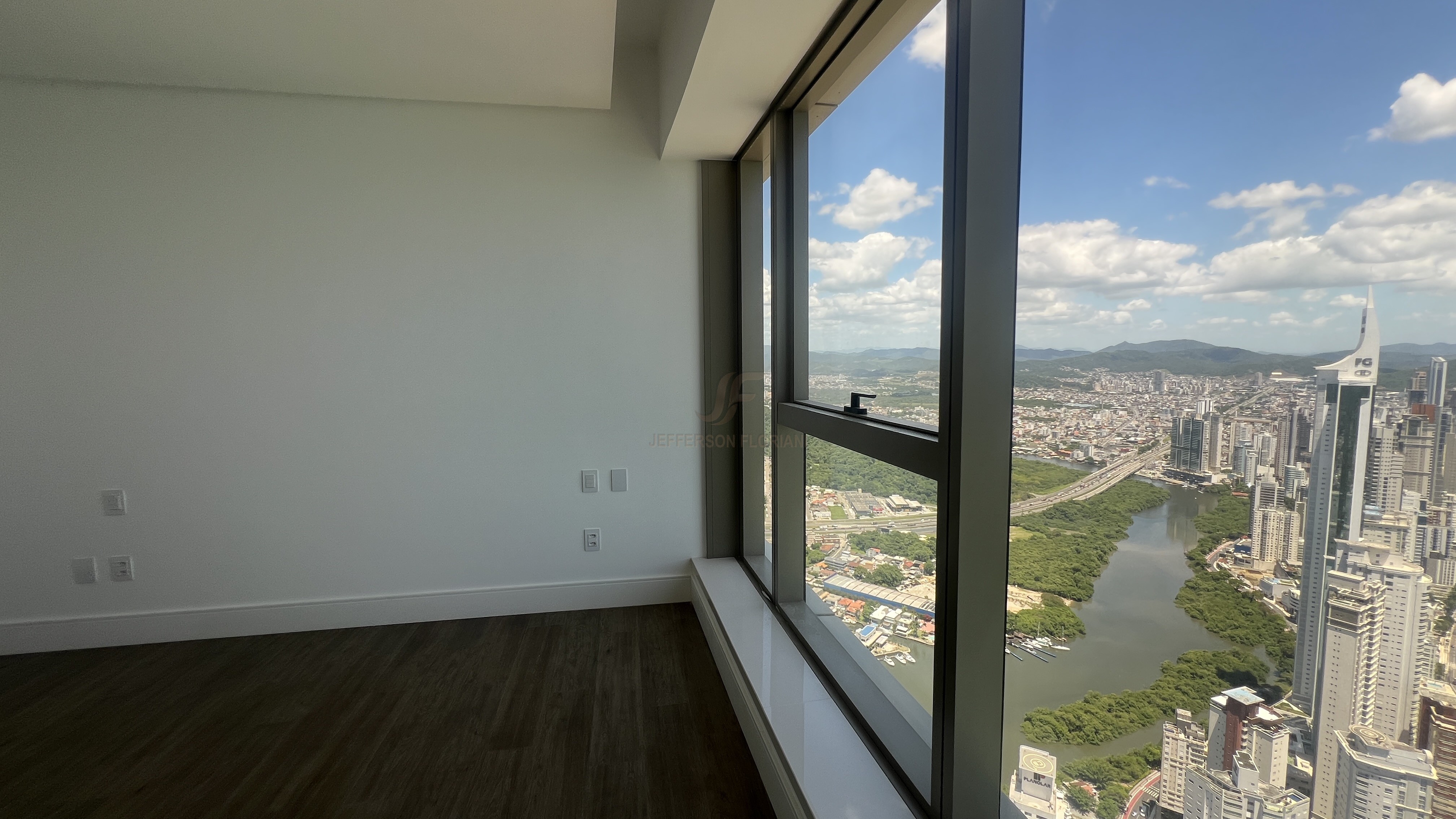 Apartamento 4 suítes para Venda no bairro Centro em Balneário Camboriú