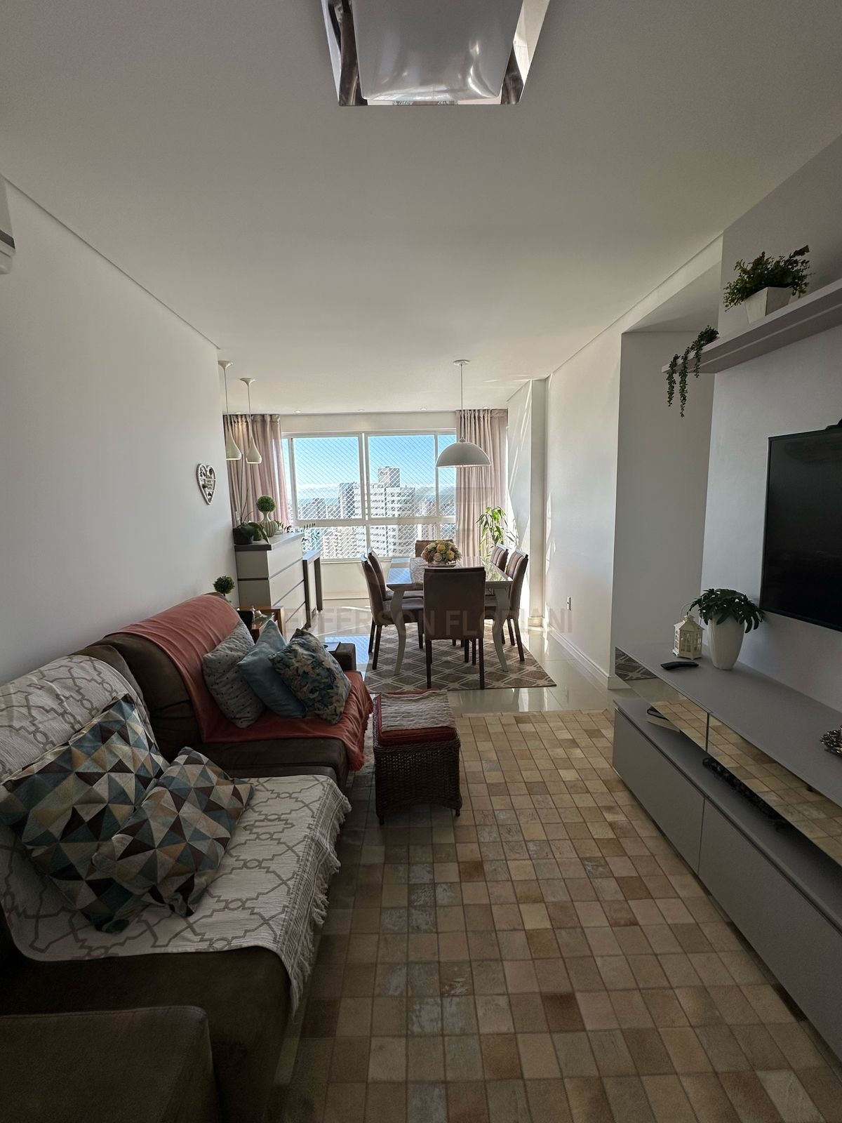 2 Suítes no Centro de Itajaí pertinho da Igreja Matriz