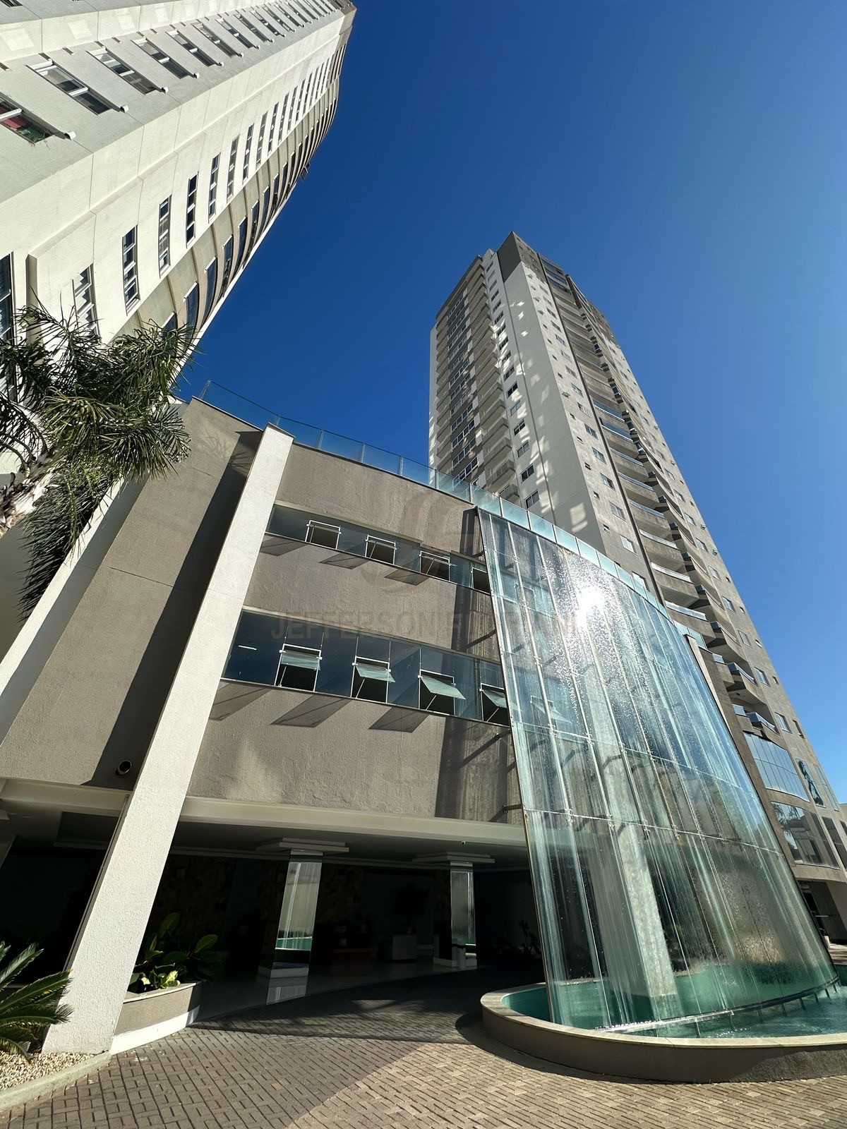 2 Suítes no Centro de Itajaí pertinho da Igreja Matriz