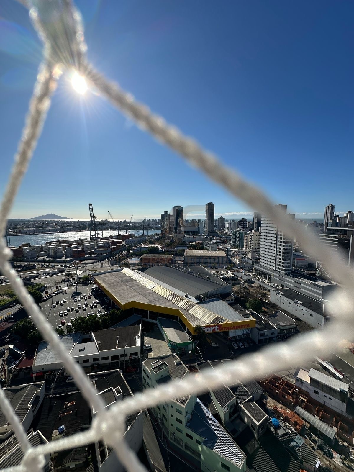 2 Suítes no Centro de Itajaí pertinho da Igreja Matriz