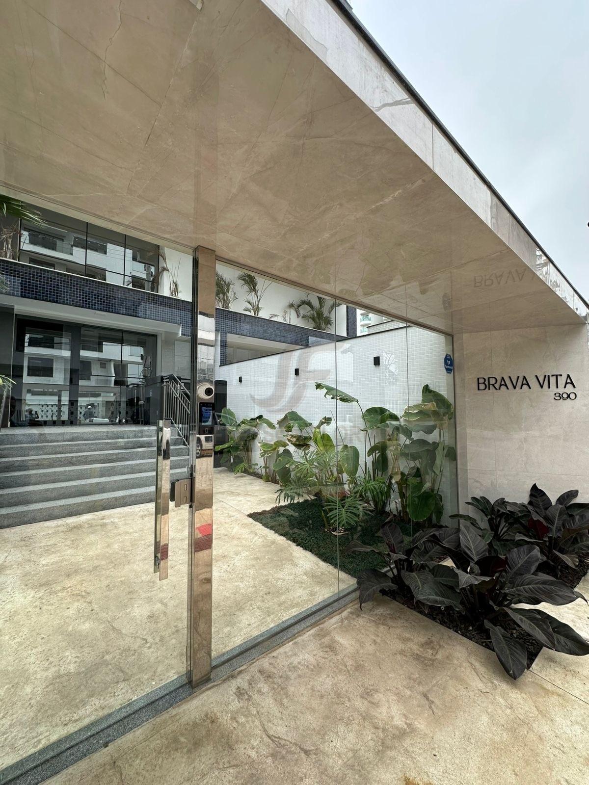 Duplex 3 Suítes na Brava em Itajaí a apenas 250 metros do mar