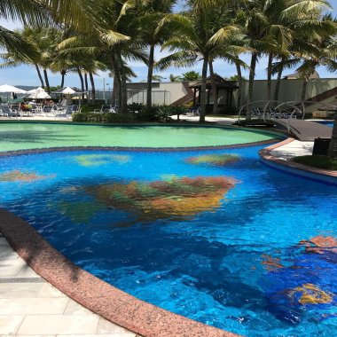 Resort Frente Mar em Meia Praia com 4 suítes