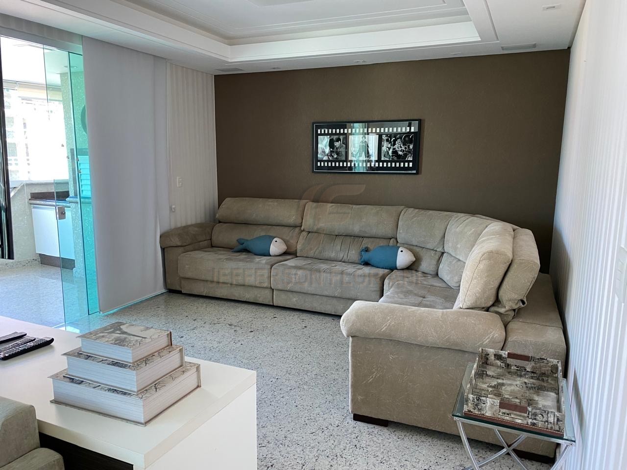 Resort Frente Mar em Meia Praia com 4 suítes