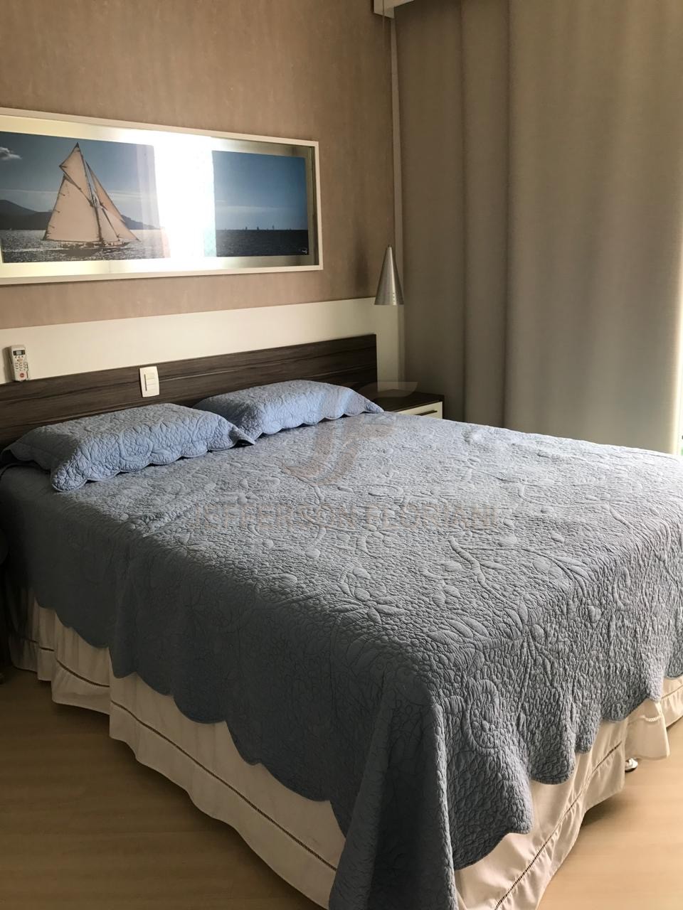 Resort Frente Mar em Meia Praia com 4 suítes