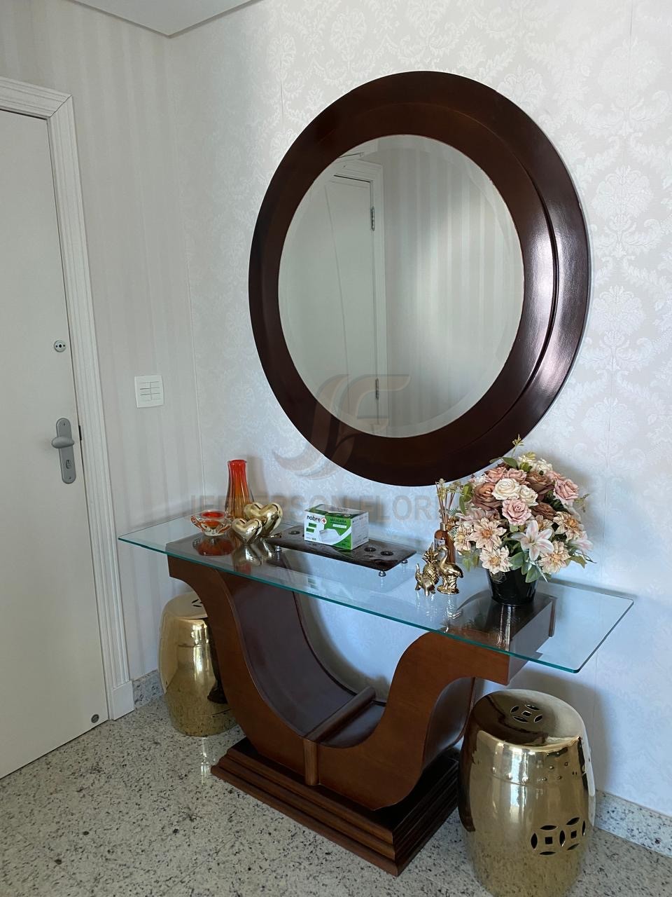 Resort Frente Mar em Meia Praia com 4 suítes