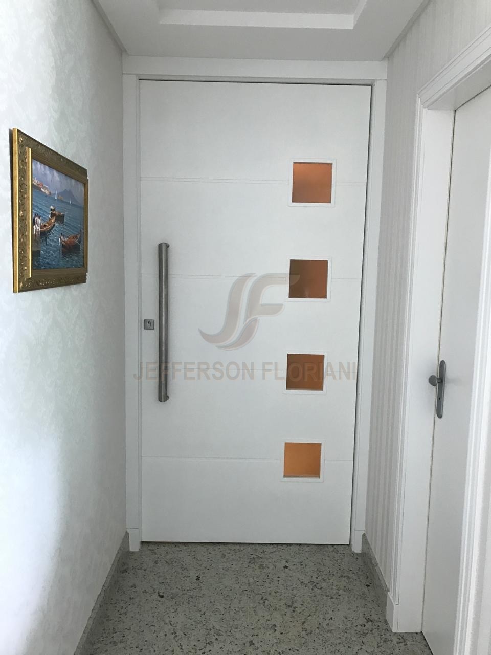 Resort Frente Mar em Meia Praia com 4 suítes