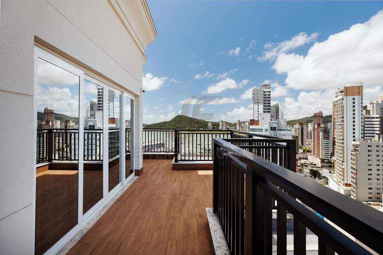 Apartamento 4 suítes para Venda no bairro Centro em Itajaí