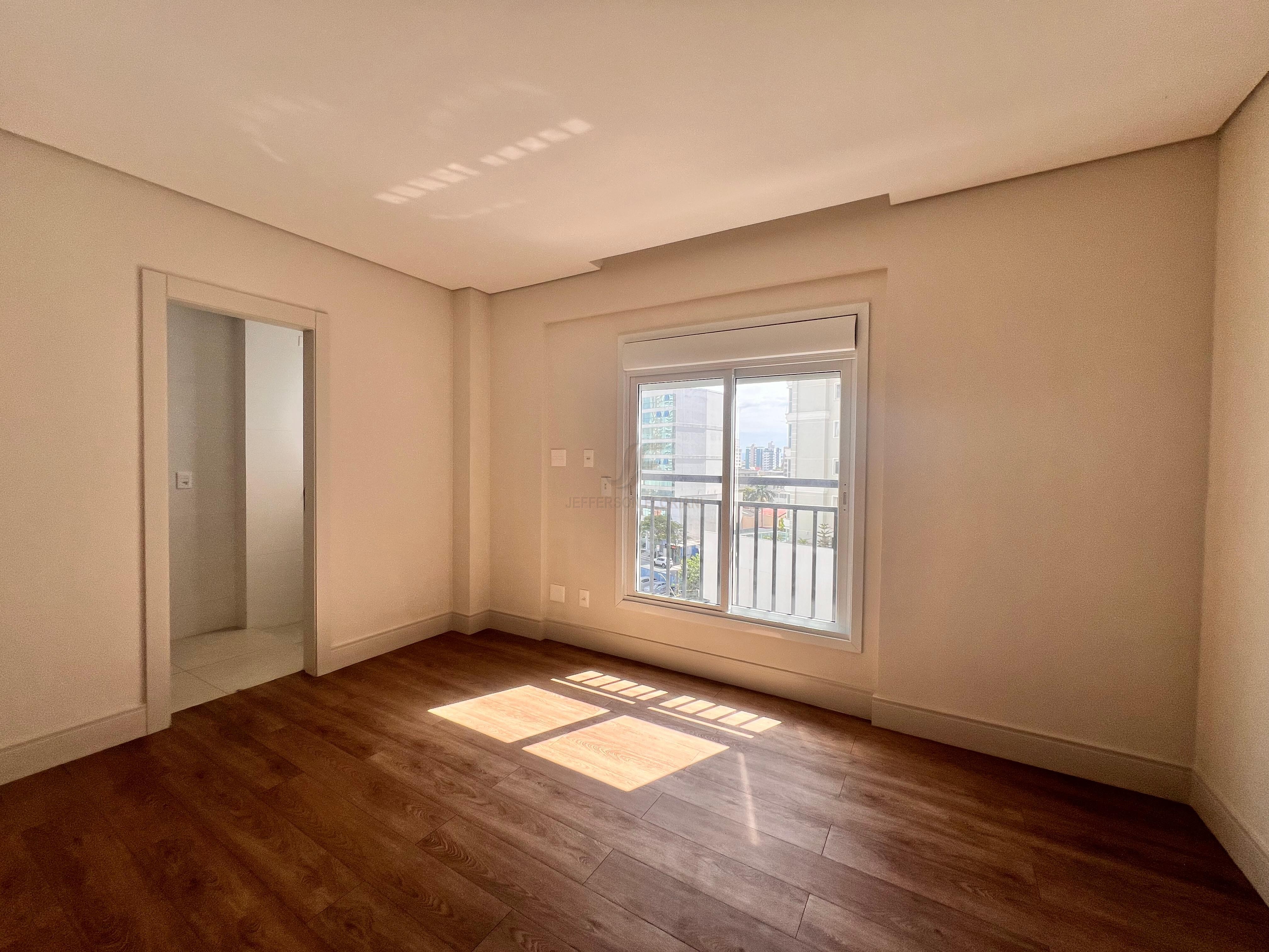 Apartamento 4 suítes para Venda no bairro Centro em Itajaí