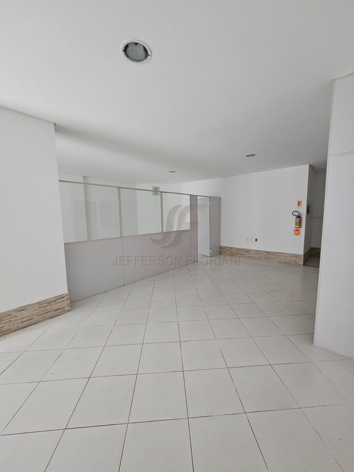 Sala comercial para Locação Anual no bairro Centro em Balneário Camboriú