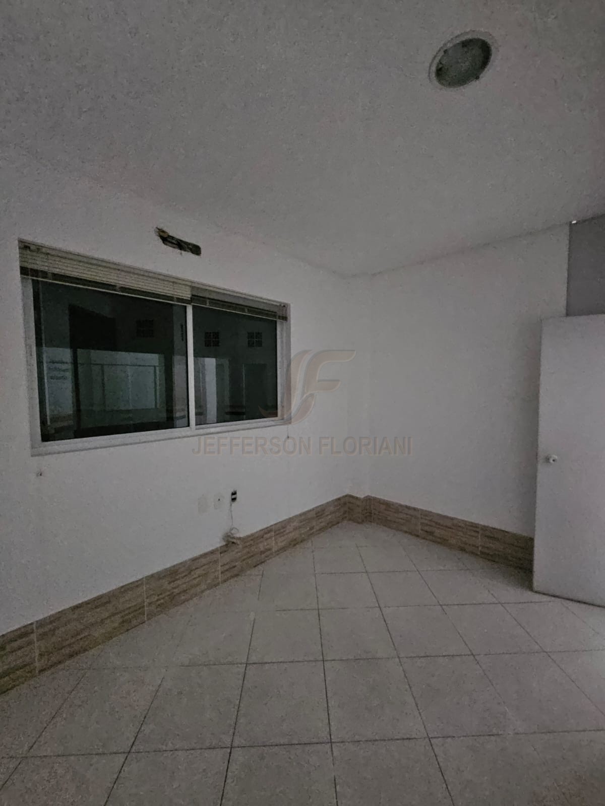Sala comercial para Locação Anual no bairro Centro em Balneário Camboriú