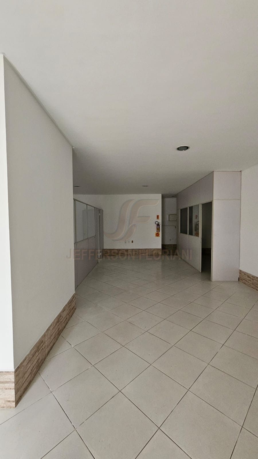 Sala comercial para Locação Anual no bairro Centro em Balneário Camboriú