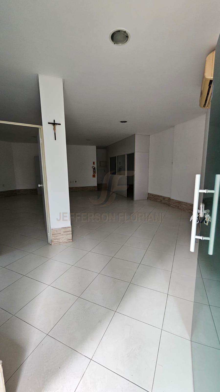 Sala comercial para Locação Anual no bairro Centro em Balneário Camboriú