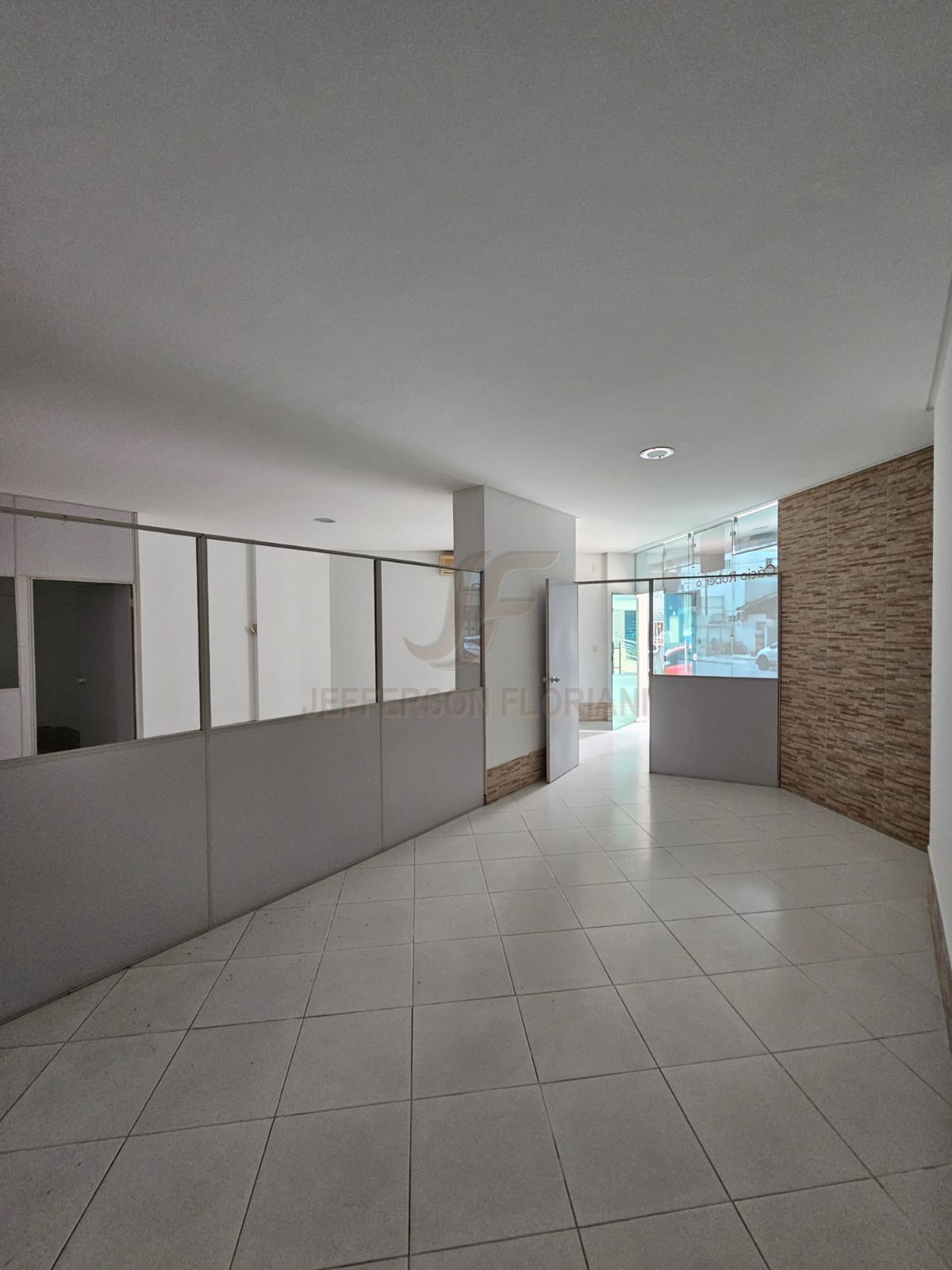 Sala comercial para Locação Anual no bairro Centro em Balneário Camboriú