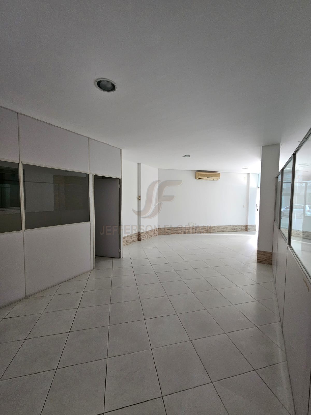 Sala comercial para Locação Anual no bairro Centro em Balneário Camboriú