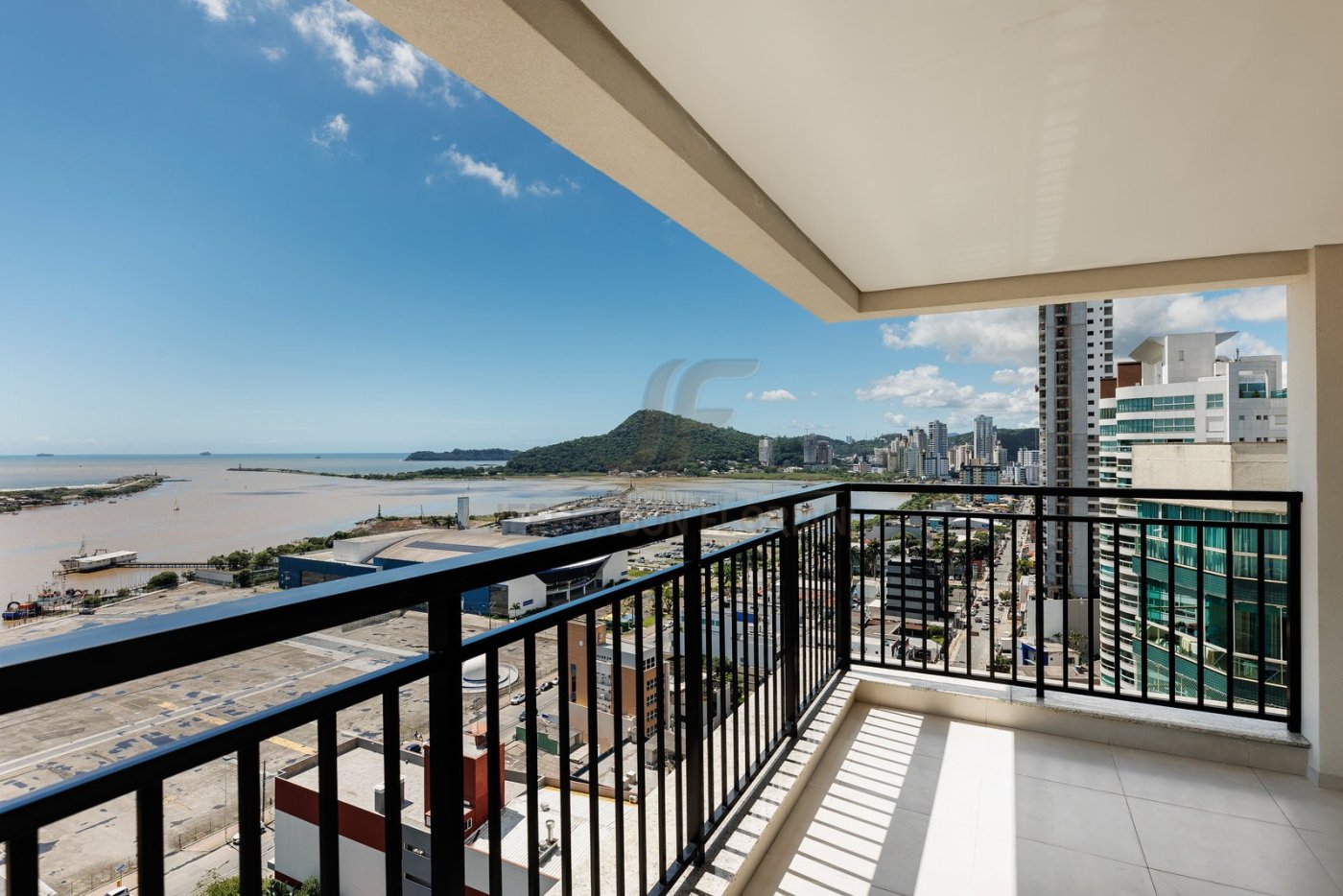 Novo Rua Lauro Muller com 2 Suítes + 2 Demi Suítes 3 vagas