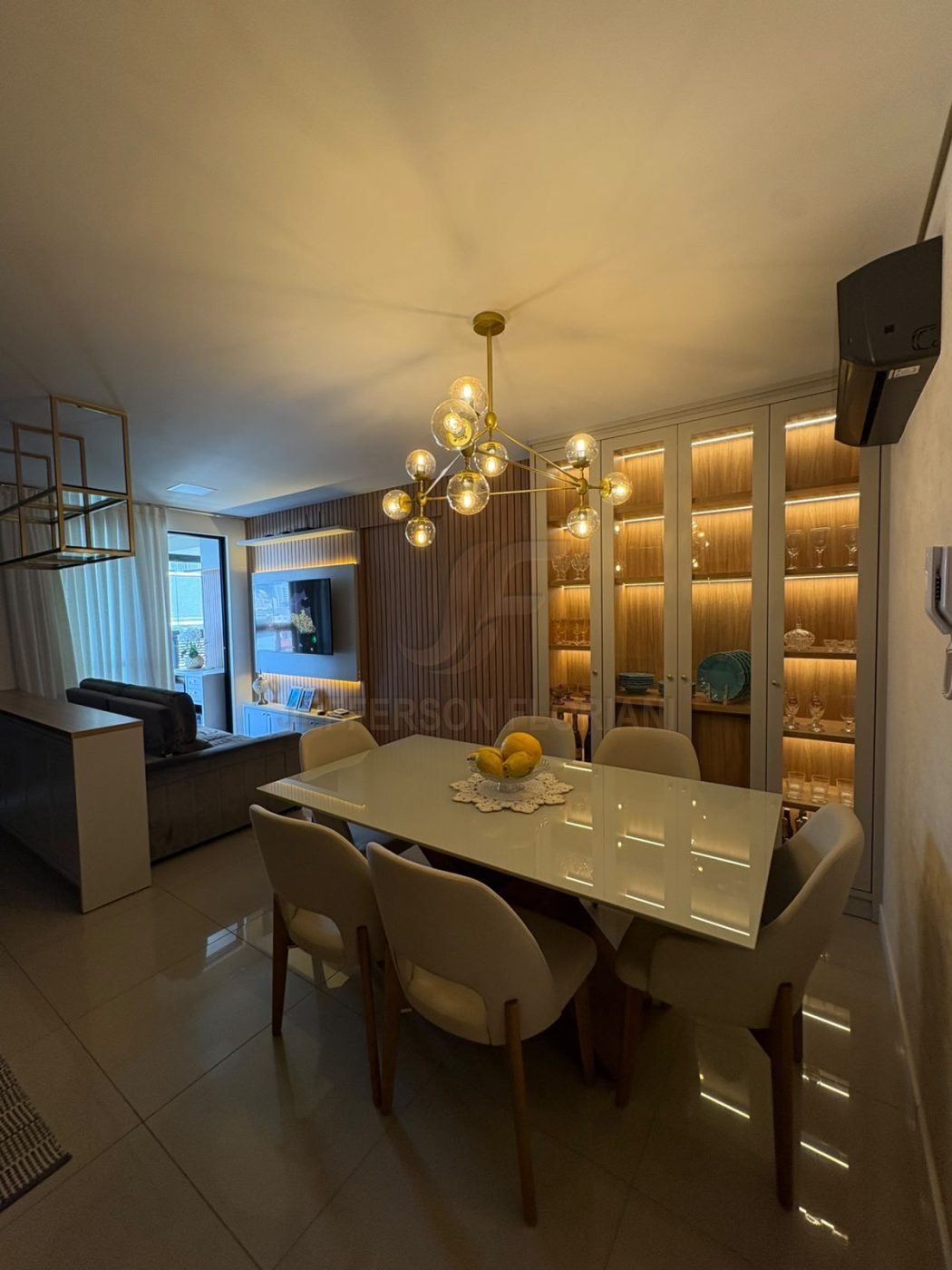 Elegância em Cada Detalhe: Apartamento de 3 Dormitórios Finamente Mobiliado