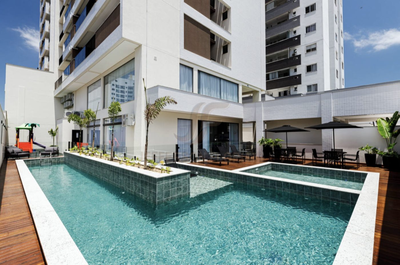 Elegância em Cada Detalhe: Apartamento de 3 Dormitórios Finamente Mobiliado