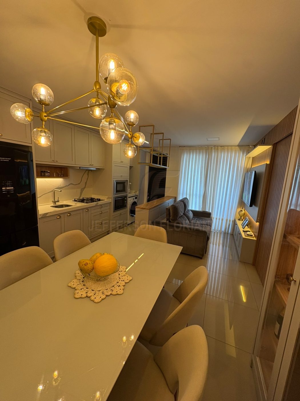 Elegância em Cada Detalhe: Apartamento de 3 Dormitórios Finamente Mobiliado