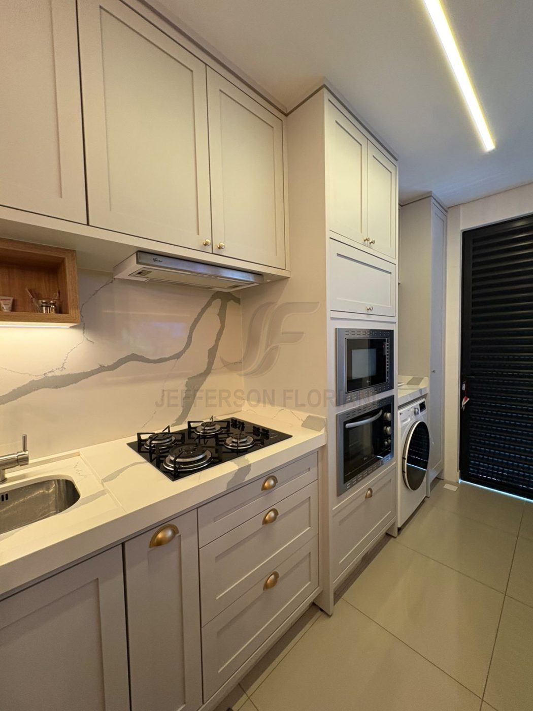 Elegância em Cada Detalhe: Apartamento de 3 Dormitórios Finamente Mobiliado