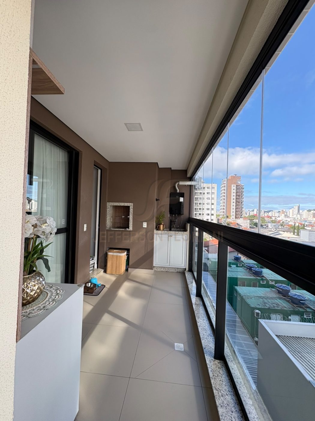 Elegância em Cada Detalhe: Apartamento de 3 Dormitórios Finamente Mobiliado