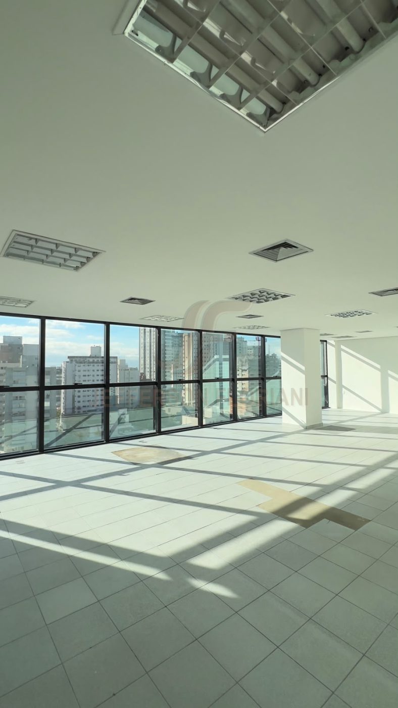 Sala comercial para Locação Anual no bairro Centro em Itajaí