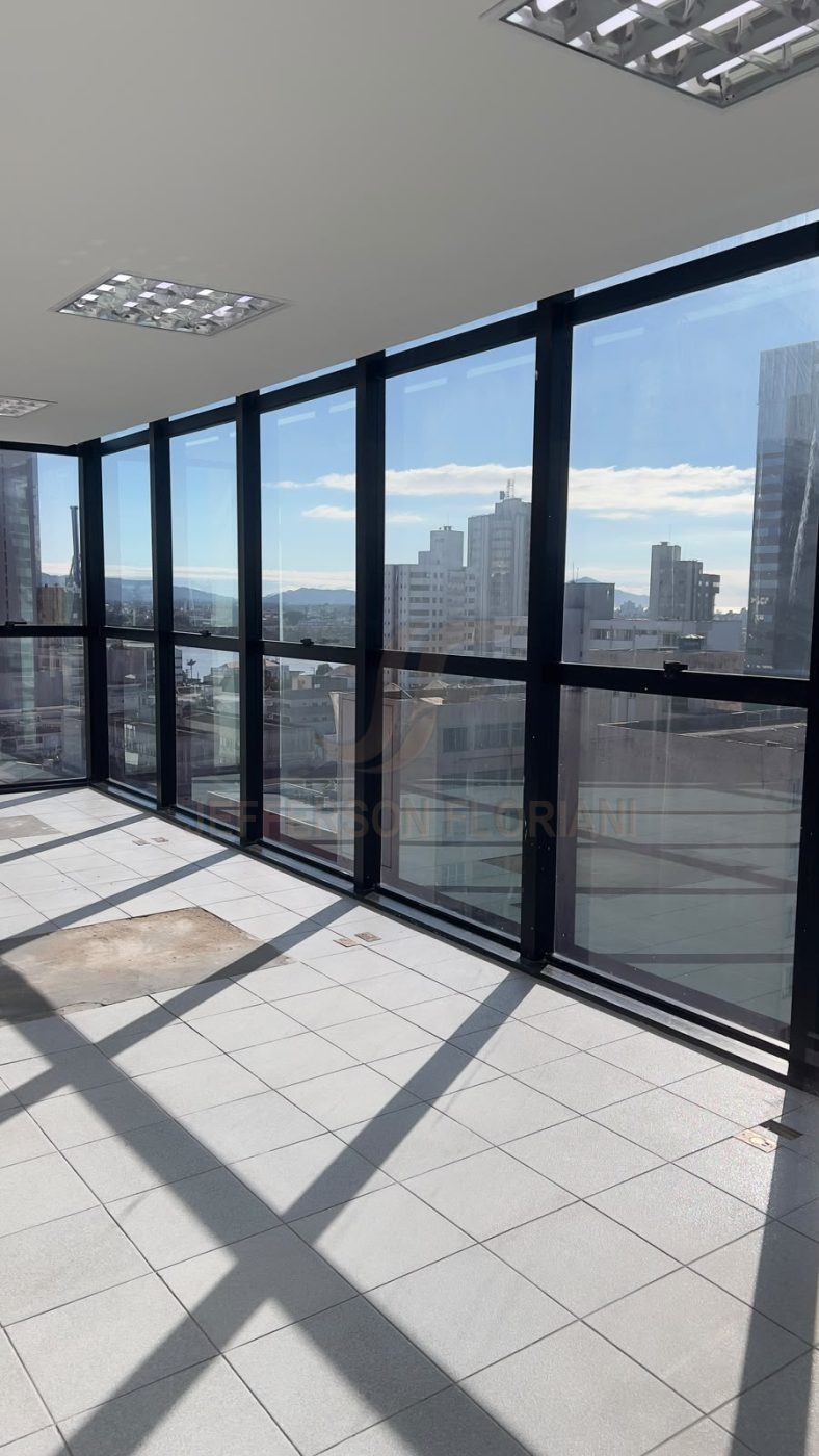 Sala comercial para Locação Anual no bairro Centro em Itajaí