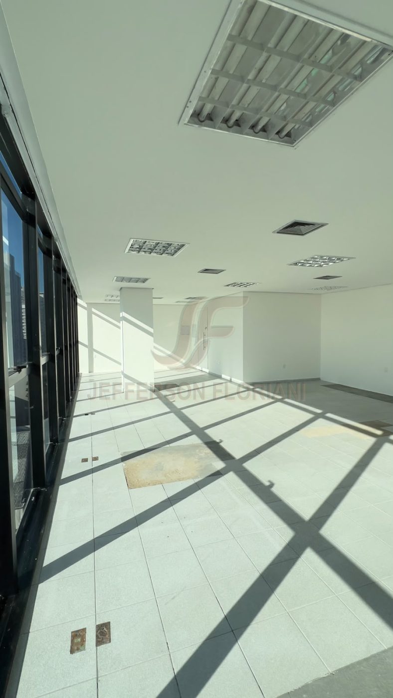 Sala comercial para Locação Anual no bairro Centro em Itajaí