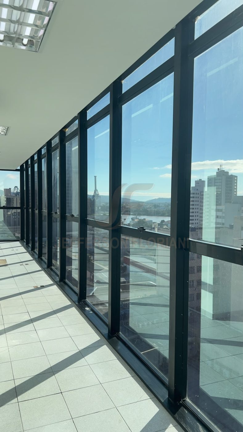 Sala comercial para Locação Anual no bairro Centro em Itajaí