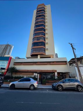 Apartamento Amplo no coração de Itajai ao Lado da Igreja Matriz com 170 m2 sendo 1 suíte + 2 Dorm