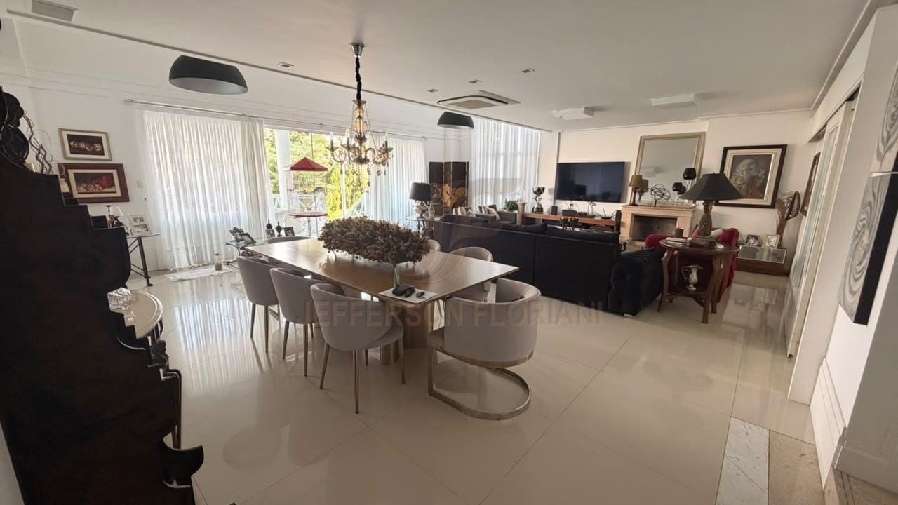 Linda Mansao Cond Porto Riviera Praia Brava com 6 Dormitórios