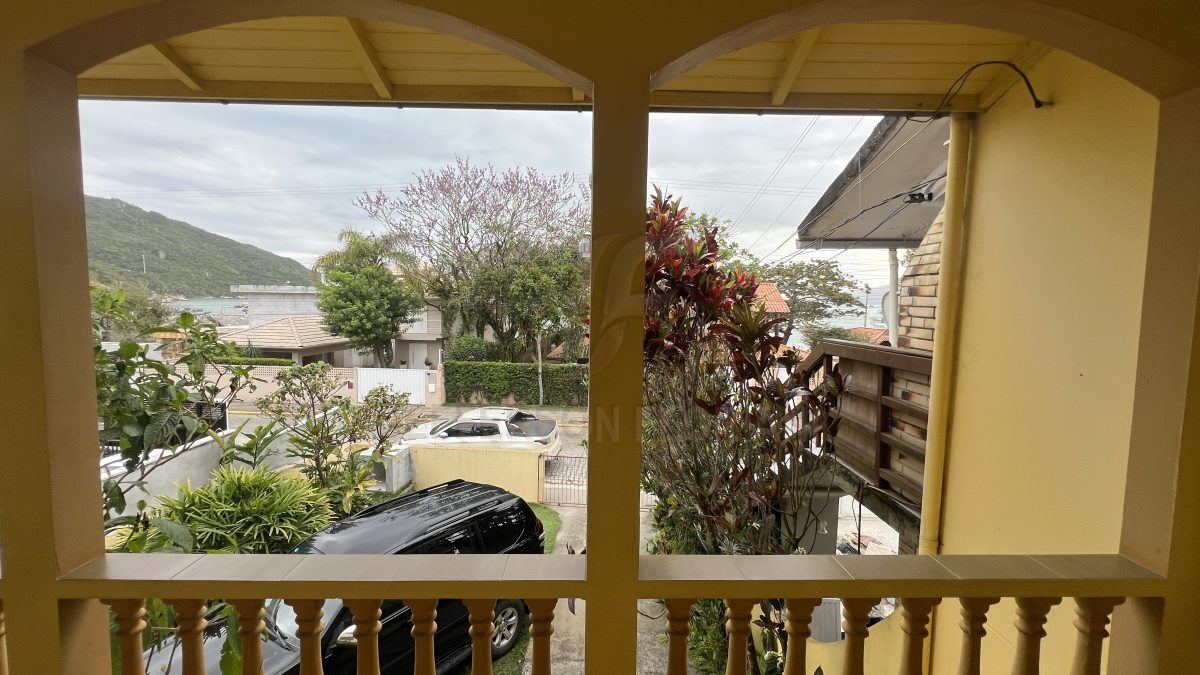 Seu lar em Canto Grande, Casa a poucos metros do Mar 