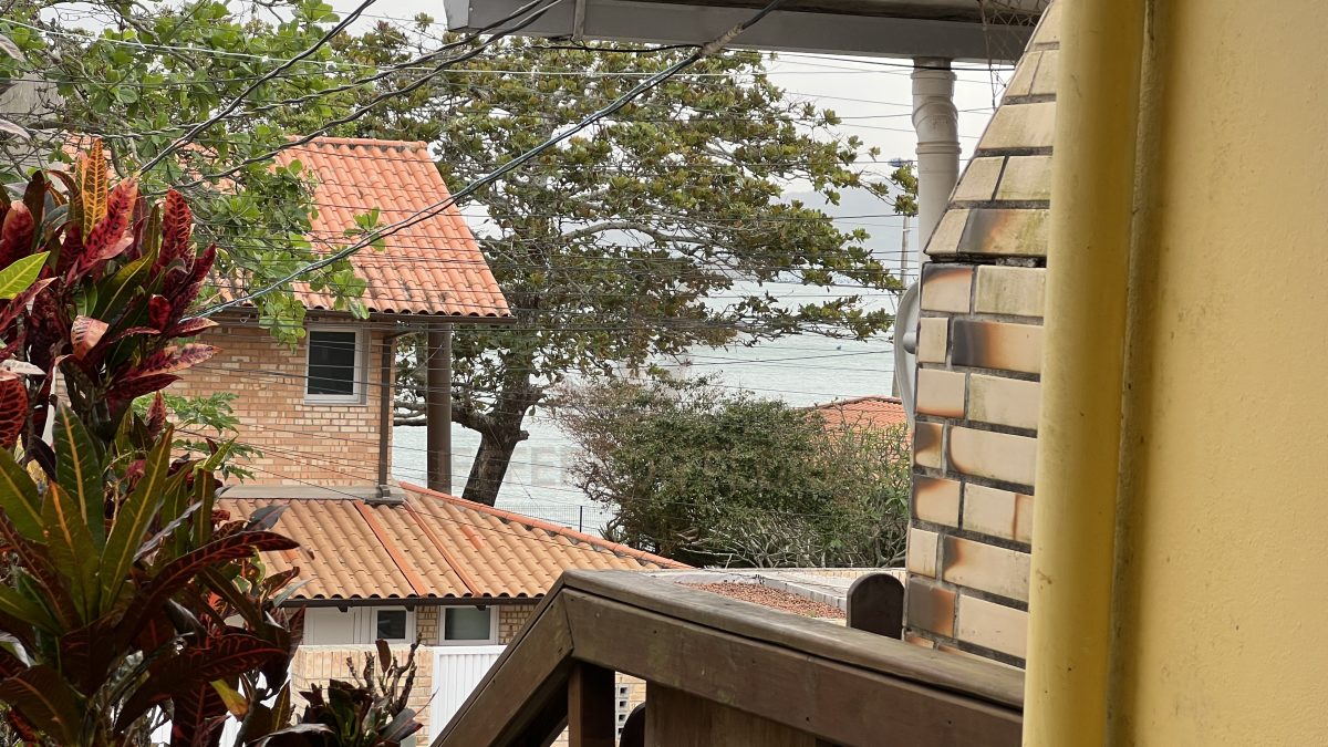 Seu lar em Canto Grande, Casa a poucos metros do Mar 